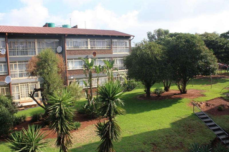To Let 2 Bedroom Property for Rent in Rhodesfield Gauteng