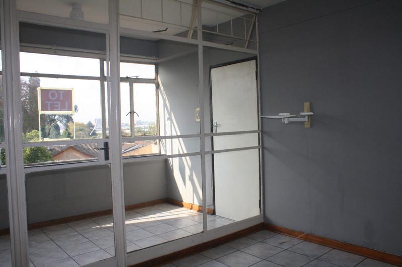 To Let 2 Bedroom Property for Rent in Rhodesfield Gauteng