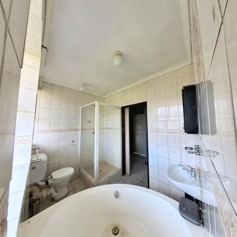 To Let 2 Bedroom Property for Rent in Rhodesfield Gauteng