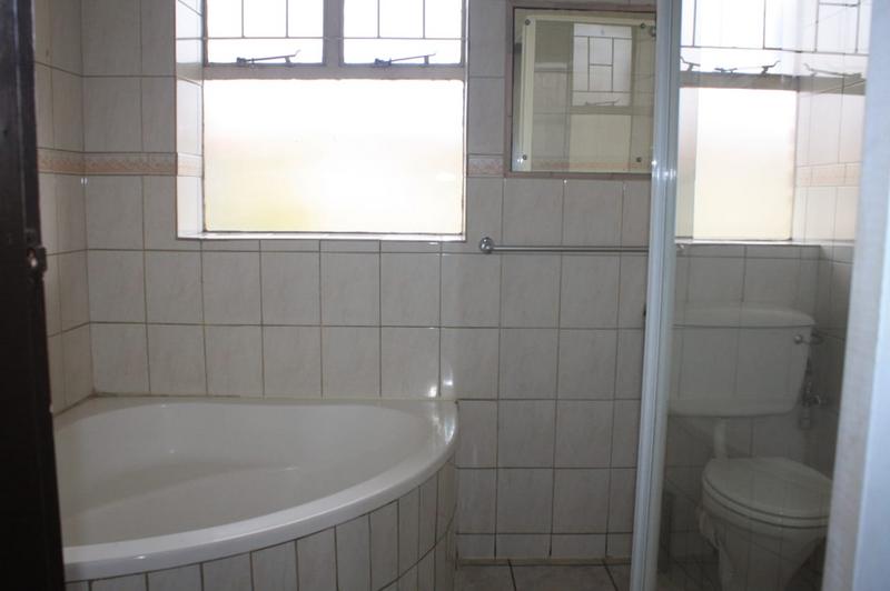 To Let 2 Bedroom Property for Rent in Rhodesfield Gauteng