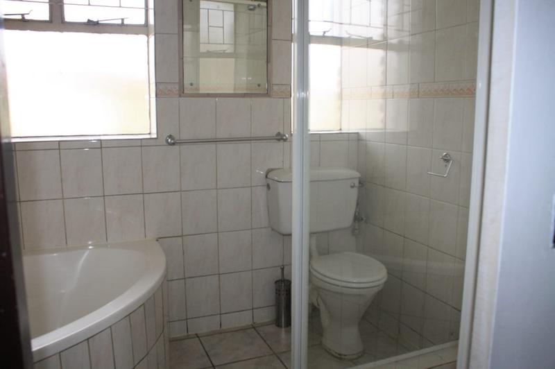 To Let 2 Bedroom Property for Rent in Rhodesfield Gauteng