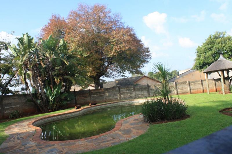 To Let 2 Bedroom Property for Rent in Rhodesfield Gauteng