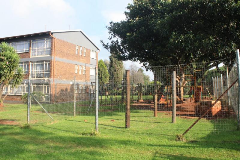 To Let 2 Bedroom Property for Rent in Rhodesfield Gauteng