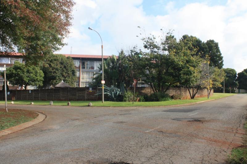 To Let 2 Bedroom Property for Rent in Rhodesfield Gauteng