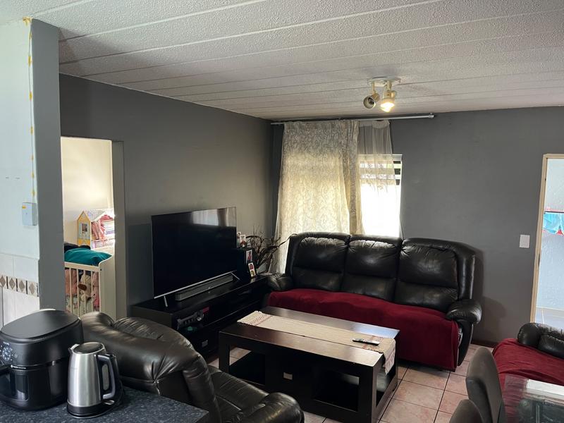 1 Bedroom Property for Sale in Linmeyer Gauteng