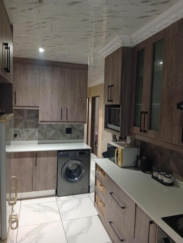6 Bedroom Property for Sale in Birch Acres Gauteng