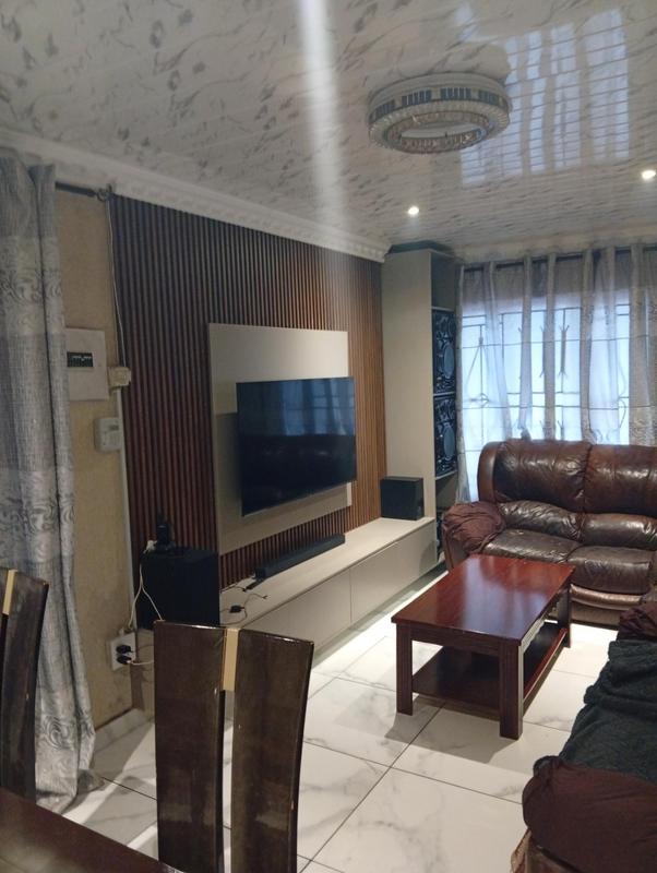 6 Bedroom Property for Sale in Birch Acres Gauteng