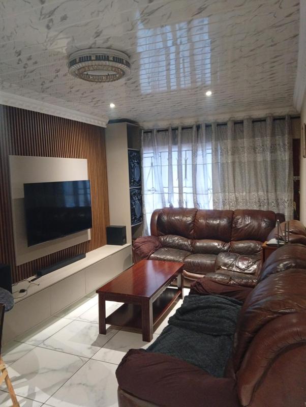 6 Bedroom Property for Sale in Birch Acres Gauteng
