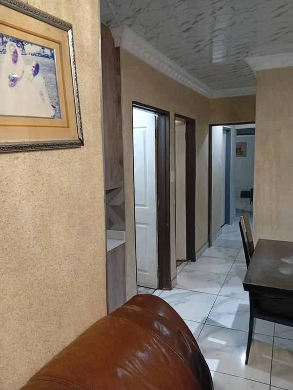 6 Bedroom Property for Sale in Birch Acres Gauteng