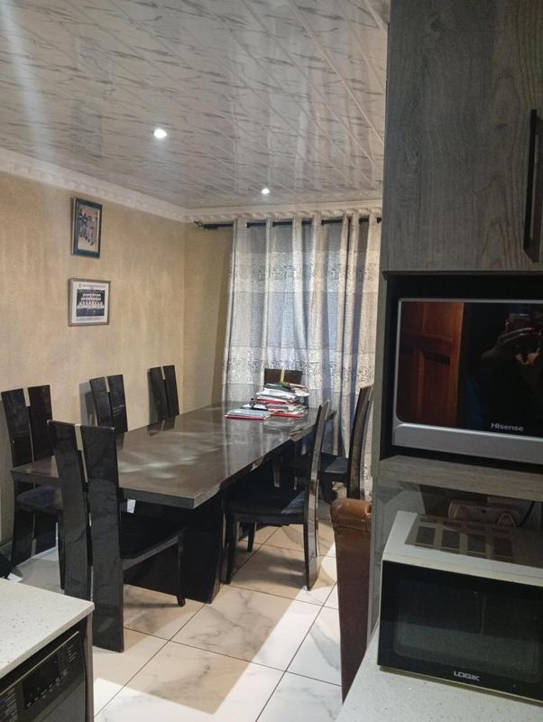 6 Bedroom Property for Sale in Birch Acres Gauteng