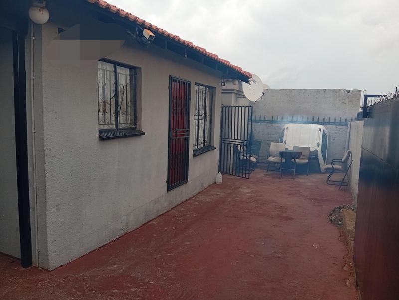 6 Bedroom Property for Sale in Birch Acres Gauteng