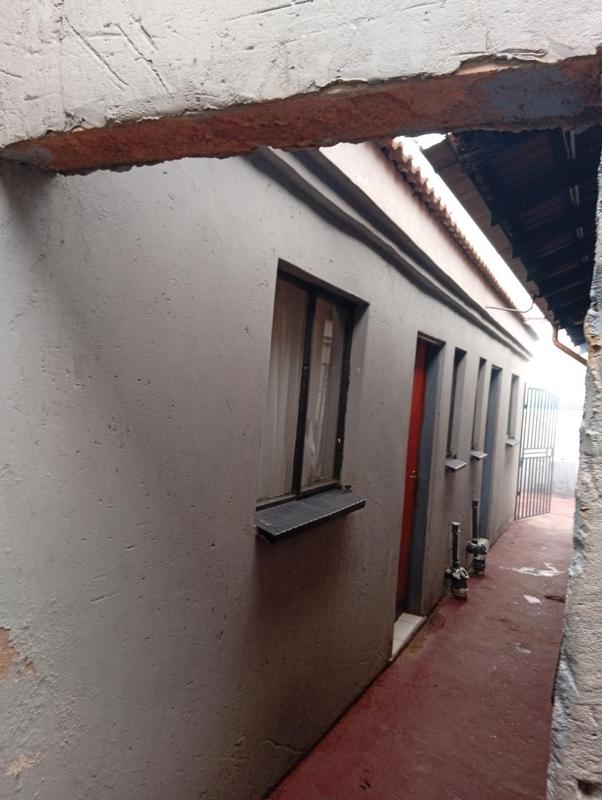 6 Bedroom Property for Sale in Birch Acres Gauteng