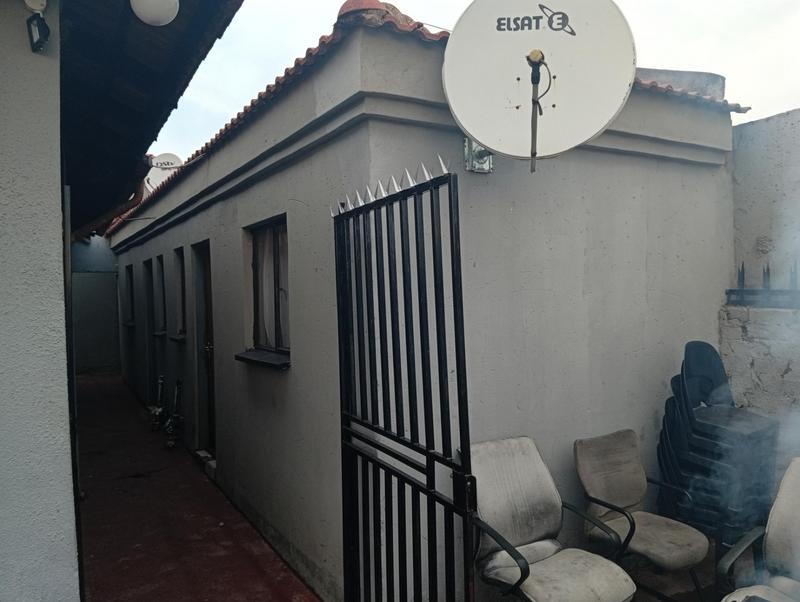6 Bedroom Property for Sale in Birch Acres Gauteng