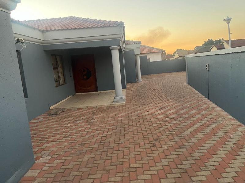 3 Bedroom Property for Sale in Dawn Park Gauteng