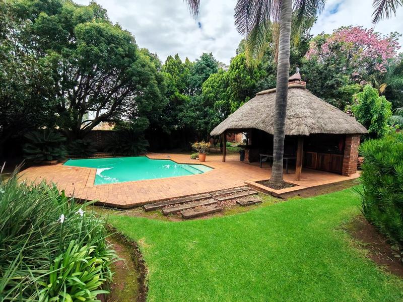 5 Bedroom Property for Sale in Rooihuiskraal Gauteng