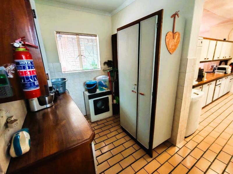 5 Bedroom Property for Sale in Rooihuiskraal Gauteng