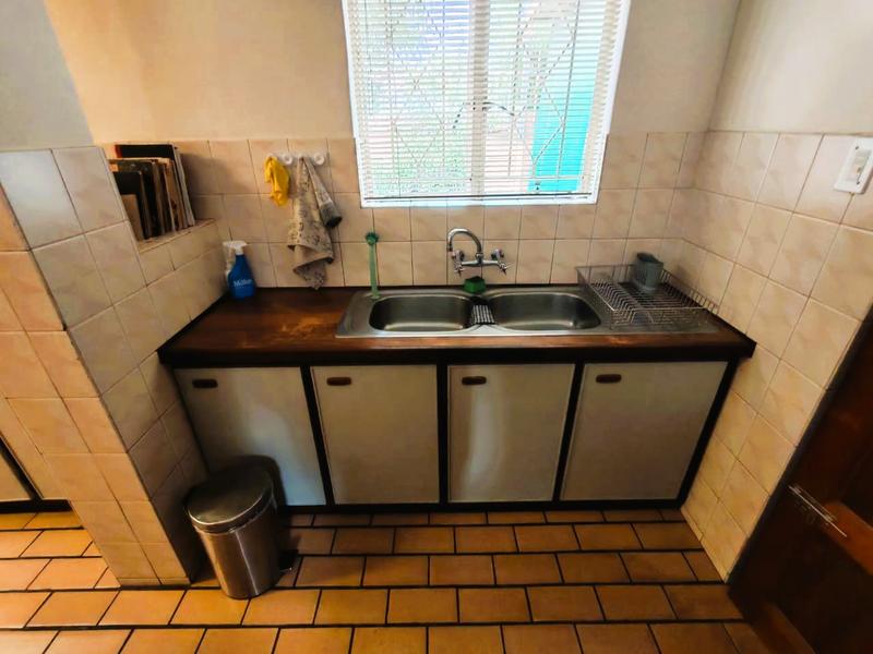 5 Bedroom Property for Sale in Rooihuiskraal Gauteng