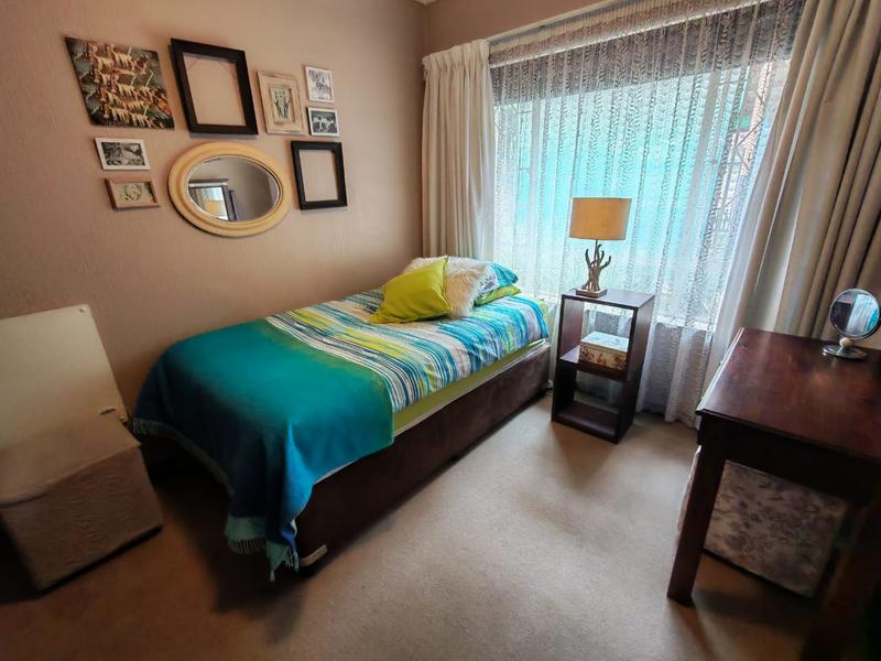 5 Bedroom Property for Sale in Rooihuiskraal Gauteng