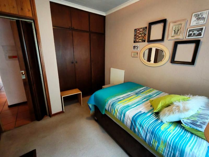 5 Bedroom Property for Sale in Rooihuiskraal Gauteng