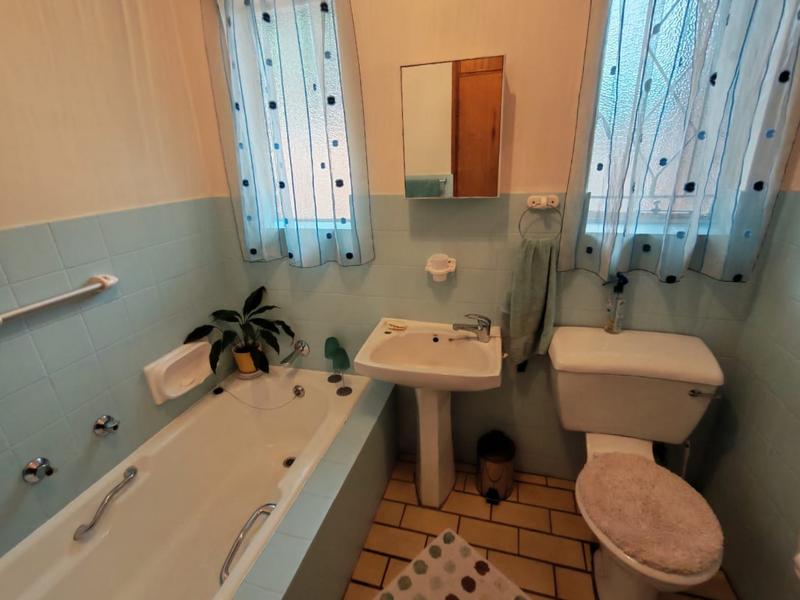 5 Bedroom Property for Sale in Rooihuiskraal Gauteng