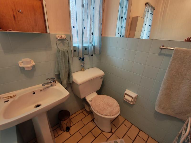 5 Bedroom Property for Sale in Rooihuiskraal Gauteng
