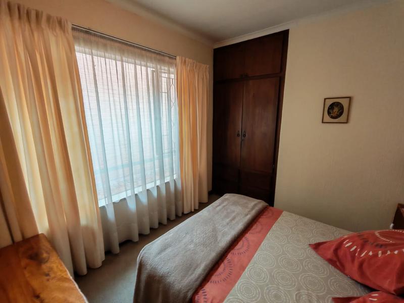 5 Bedroom Property for Sale in Rooihuiskraal Gauteng