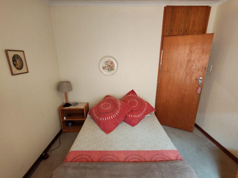 5 Bedroom Property for Sale in Rooihuiskraal Gauteng