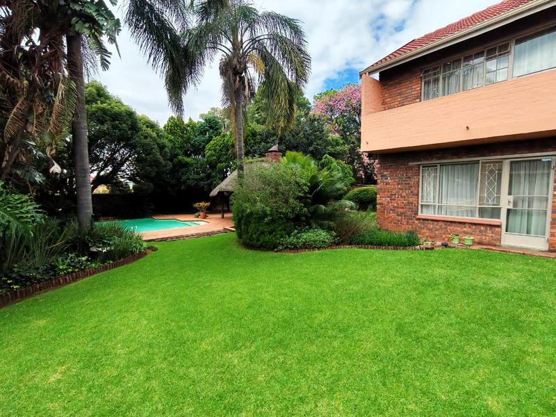 5 Bedroom Property for Sale in Rooihuiskraal Gauteng