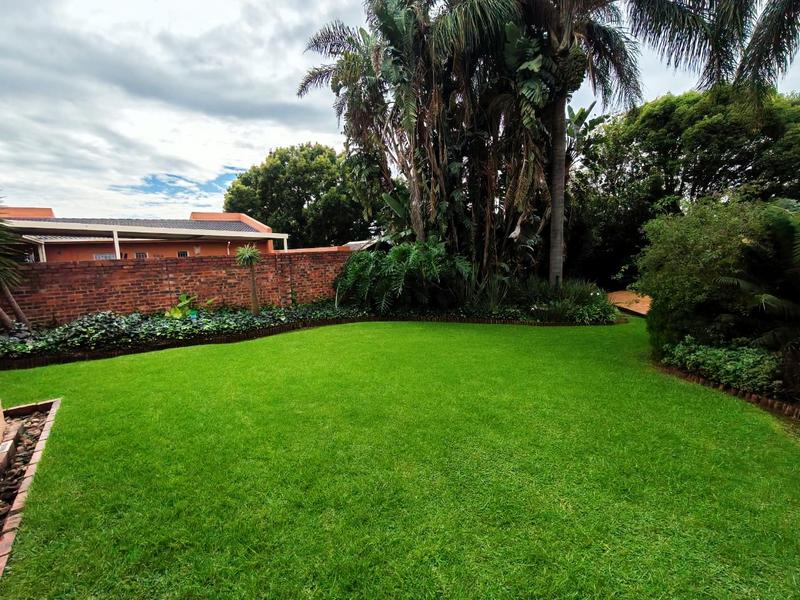 5 Bedroom Property for Sale in Rooihuiskraal Gauteng
