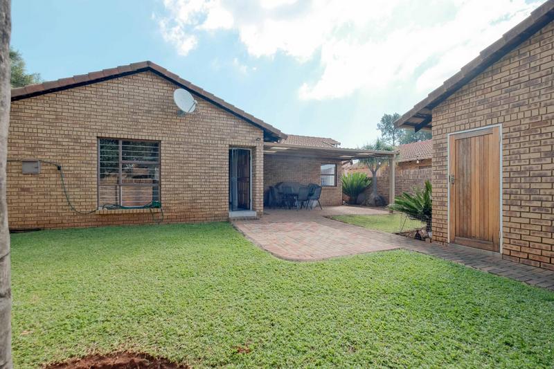 3 Bedroom Property for Sale in Die Hoewes Gauteng