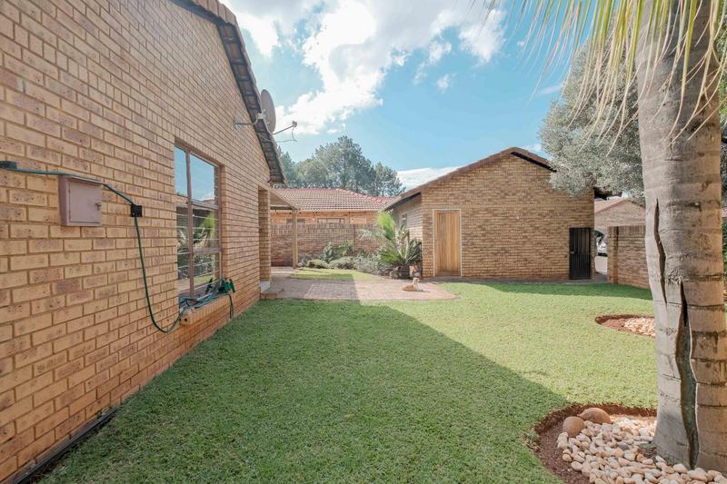 3 Bedroom Property for Sale in Die Hoewes Gauteng