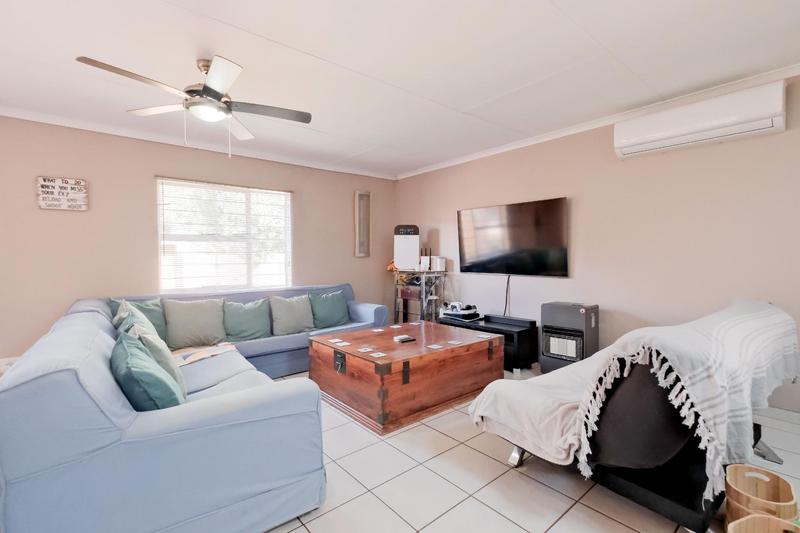 3 Bedroom Property for Sale in Die Hoewes Gauteng
