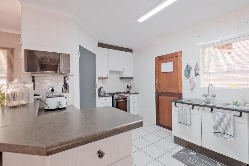 3 Bedroom Property for Sale in Die Hoewes Gauteng