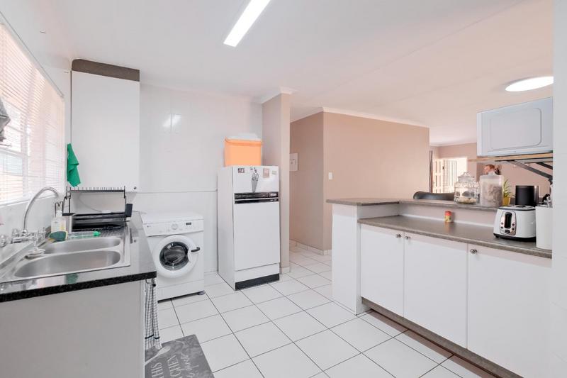 3 Bedroom Property for Sale in Die Hoewes Gauteng