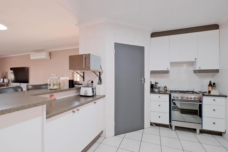 3 Bedroom Property for Sale in Die Hoewes Gauteng