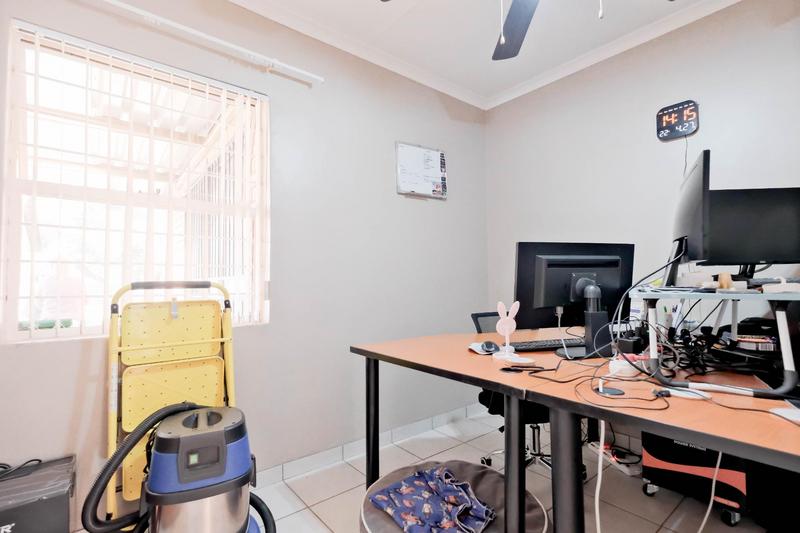 3 Bedroom Property for Sale in Die Hoewes Gauteng