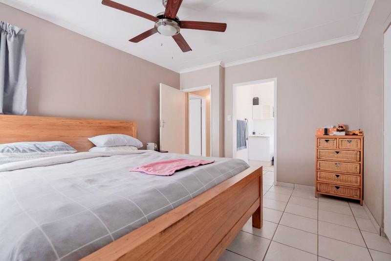 3 Bedroom Property for Sale in Die Hoewes Gauteng