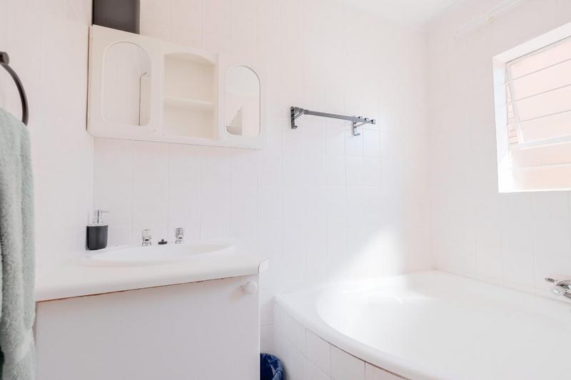 3 Bedroom Property for Sale in Die Hoewes Gauteng