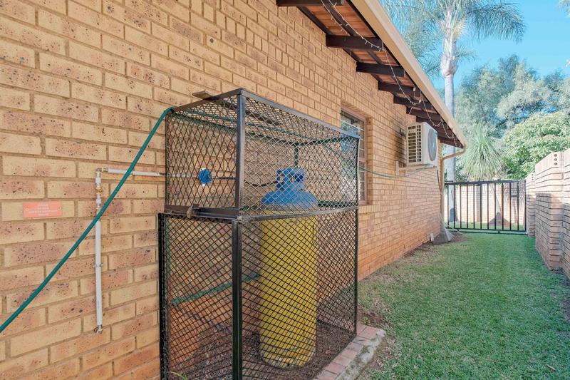3 Bedroom Property for Sale in Die Hoewes Gauteng