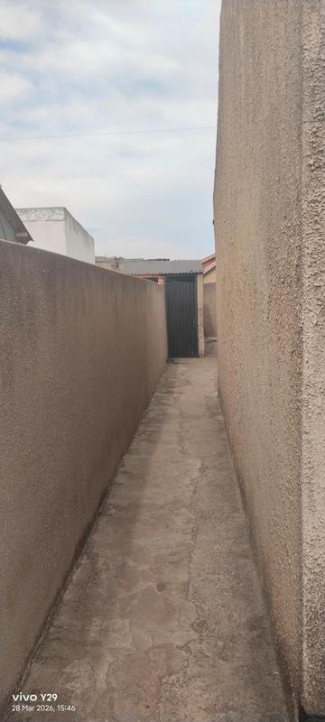 6 Bedroom Property for Sale in Tembisa Gauteng