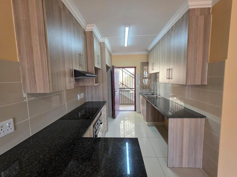 To Let 2 Bedroom Property for Rent in Fairlead Gauteng
