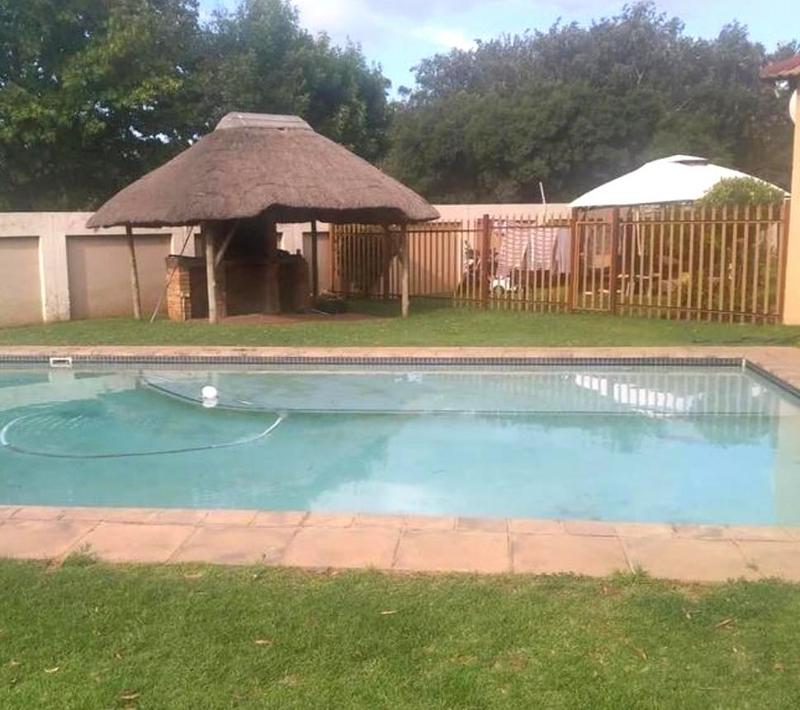 2 Bedroom Property for Sale in Roodepoort West Gauteng