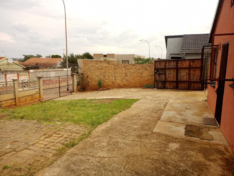 3 Bedroom Property for Sale in Lenasia South Gauteng