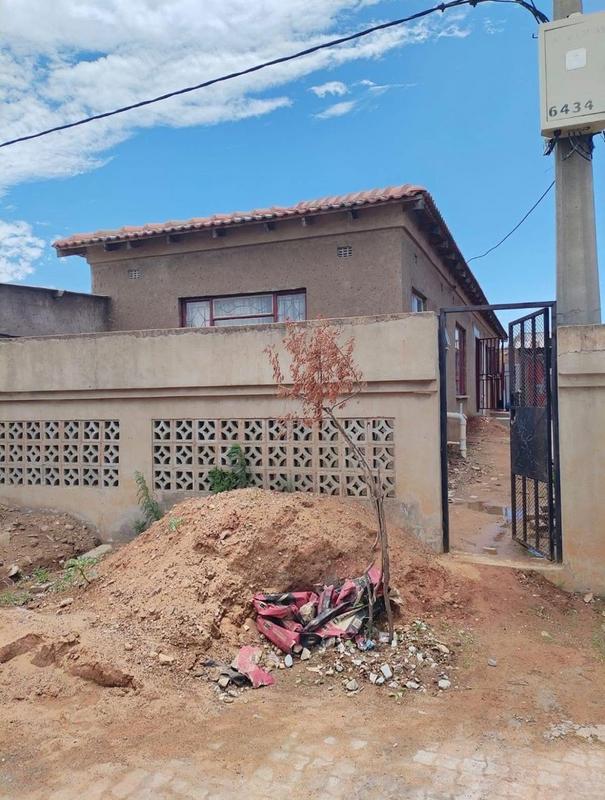 4 Bedroom Property for Sale in Tshepisong Gauteng