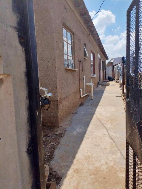 4 Bedroom Property for Sale in Tshepisong Gauteng