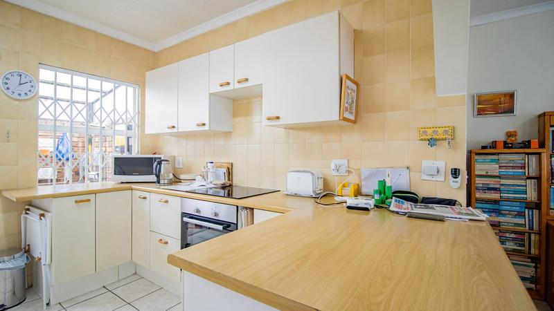 2 Bedroom Property for Sale in Edenvale Central Gauteng