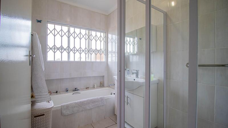 2 Bedroom Property for Sale in Edenvale Central Gauteng