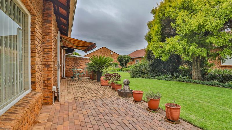 2 Bedroom Property for Sale in Edenvale Central Gauteng