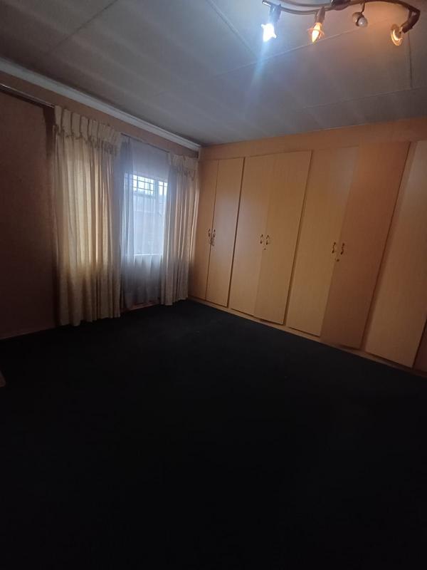 5 Bedroom Property for Sale in Actonville Gauteng