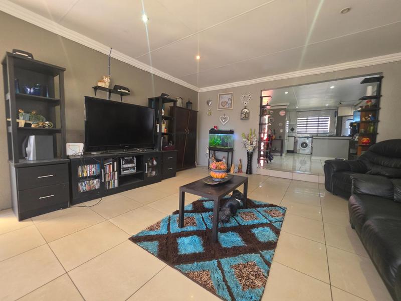 3 Bedroom Property for Sale in Albertsdal Gauteng